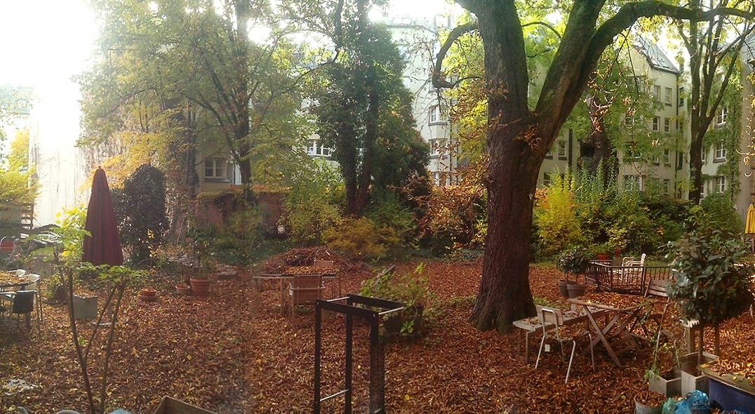 alter Garten eines alten Adelspalais in München